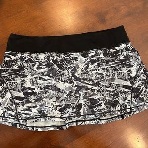 Lululemon Circuit Breaker Skirt II size 12
Interlaced Alpine White Black / Black